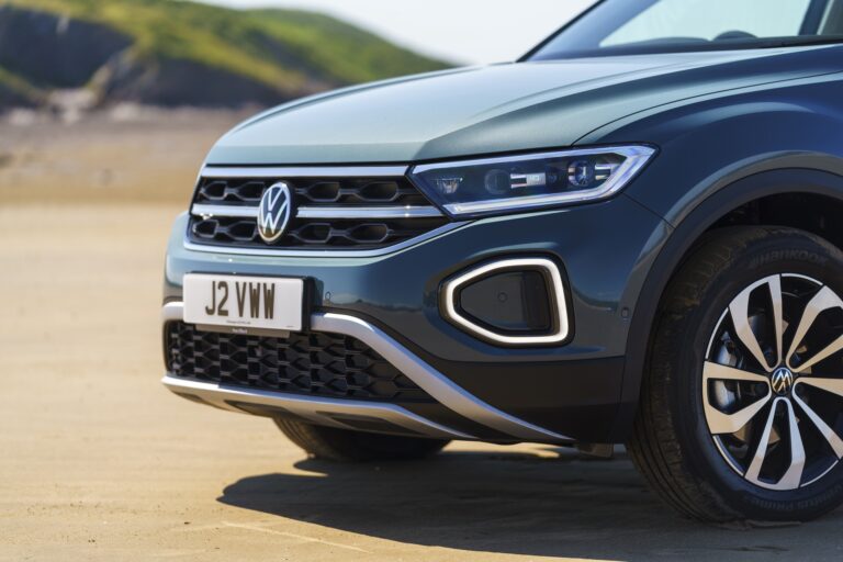 ACE, ARBÖ a GTÜ testovali celoročné pneumatiky pre SUV na rok 2024 - Continental, Michelin a Bridgestone patria medzi najlepšie
