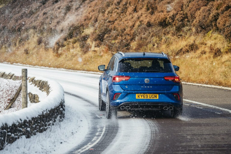Test celoročných pneumatík AutoBild 2025 (215/50 R18) — Bridgestone a Continental udávajú tempo
