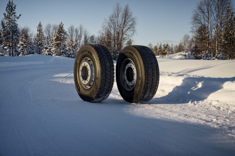 Nákladné pneumatiky Hankook AW53/DW53 zlepšujú zrýchlenie na snehu o 4 % vo vnútornom teste